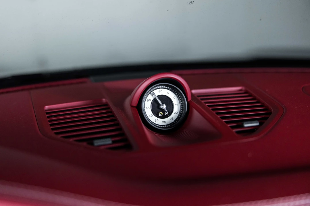 2023 Porsche 992 Carrera - Image 26 of 31