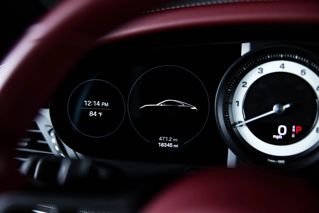 2023 Porsche 992 Carrera - Image 24 of 31