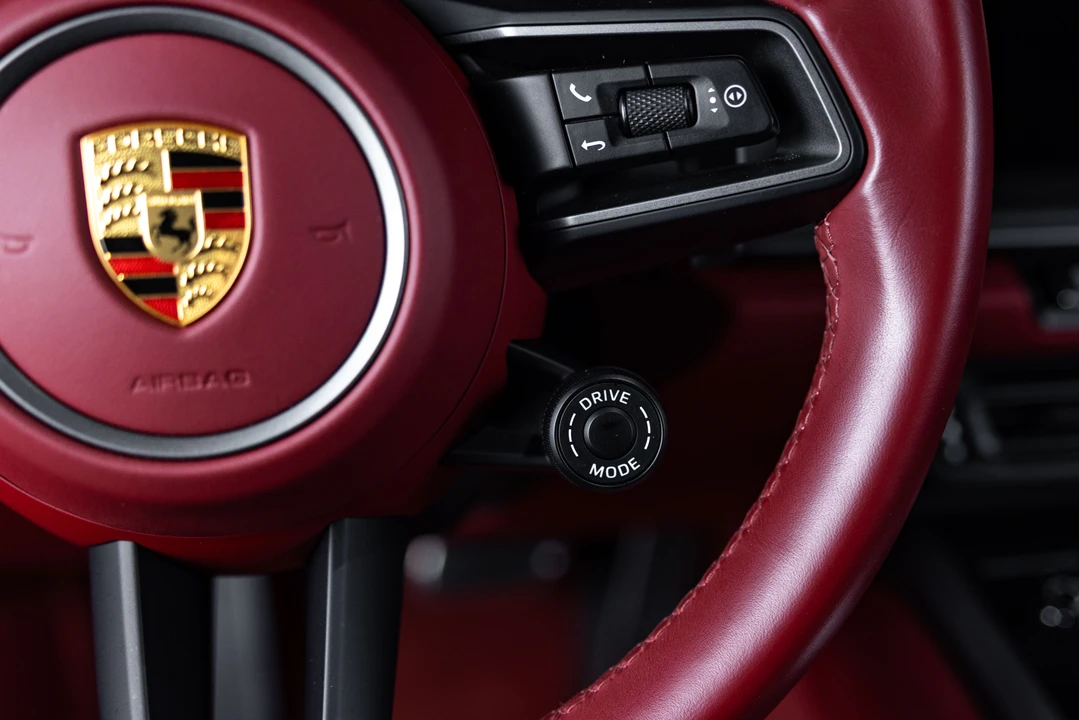 2023 Porsche 992 Carrera - Image 28 of 31