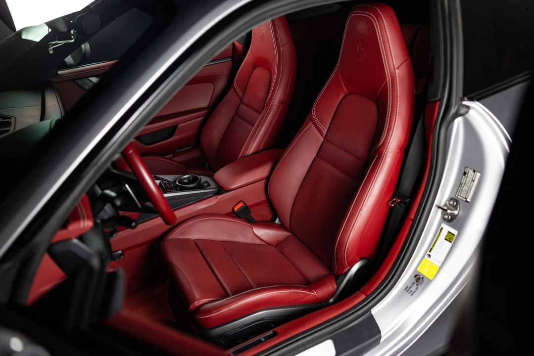 2023 Porsche 992 Carrera - Image 11 of 31
