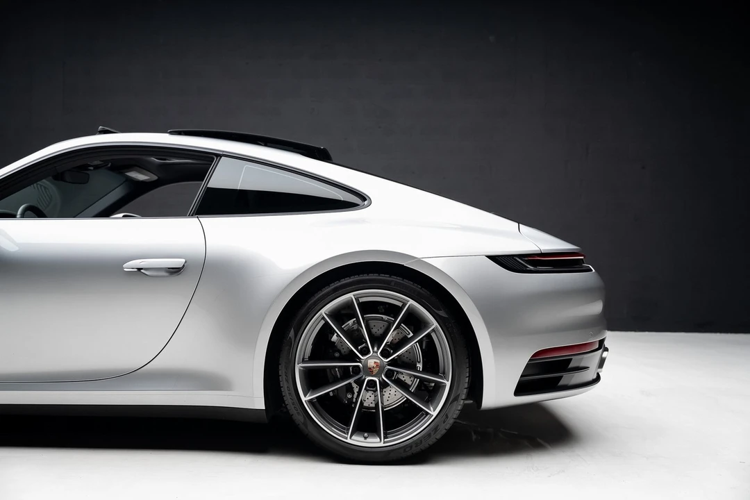 2023 Porsche 992 Carrera - Image 19 of 21