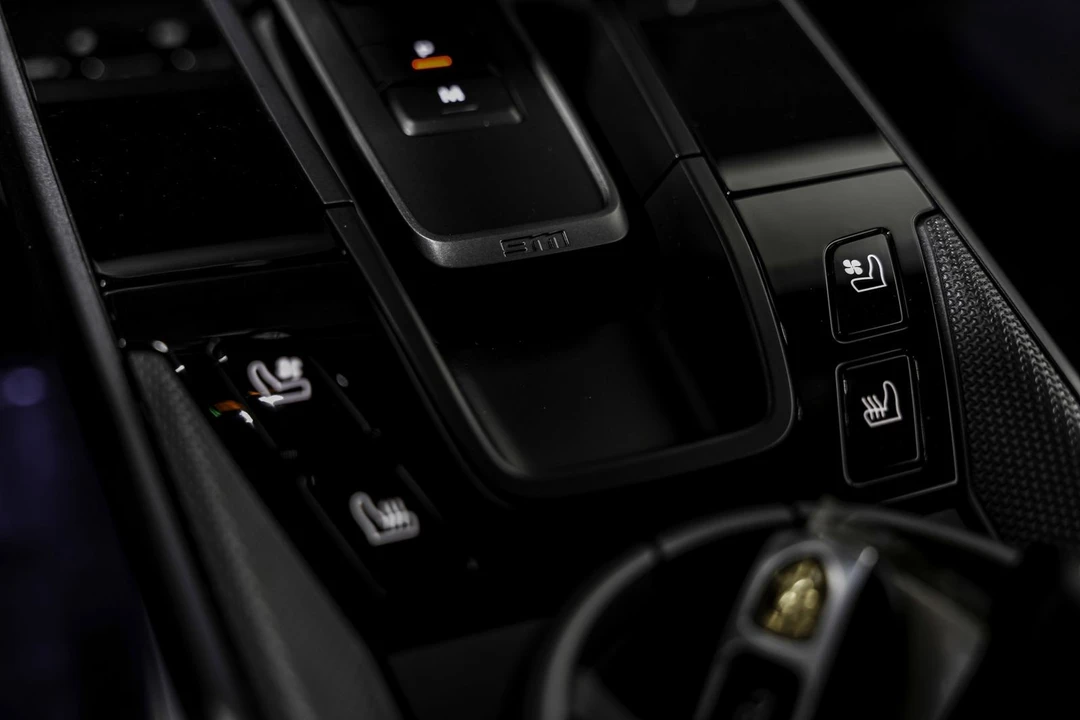 2023 Porsche 992 Carrera - Image 17 of 31
