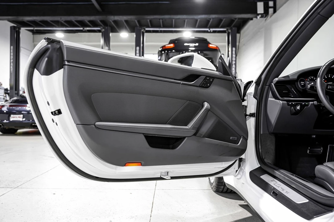 2023 Porsche 992 Carrera - Image 27 of 31