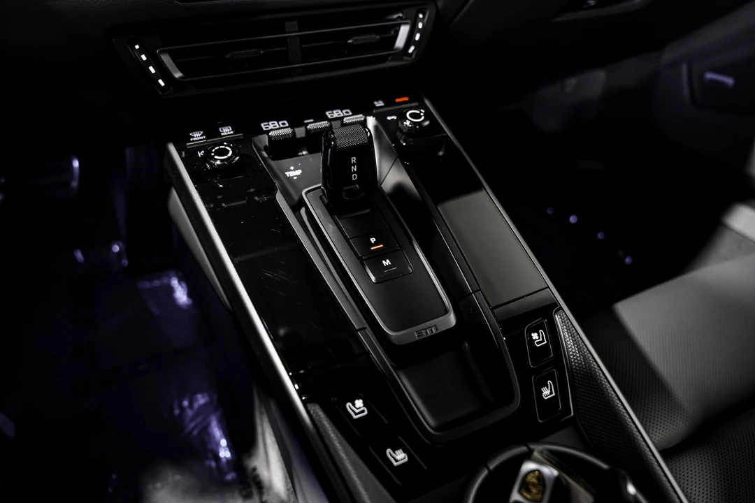 2023 Porsche 992 Carrera - Image 16 of 21