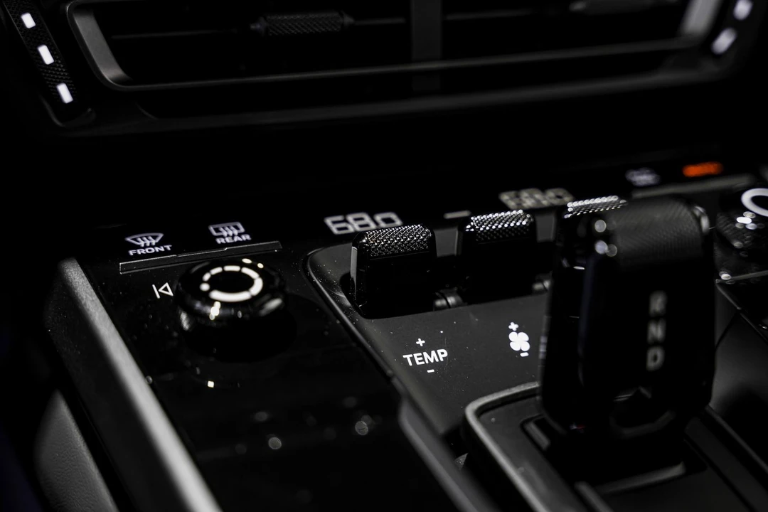 2023 Porsche 992 Carrera - Image 15 of 31