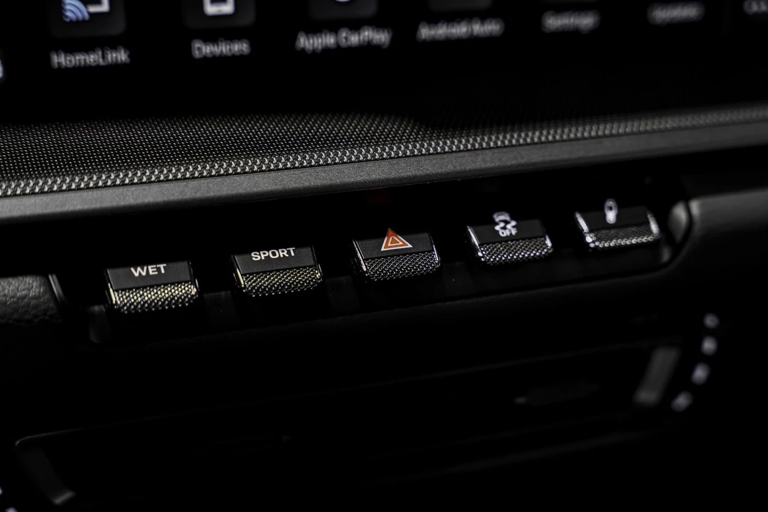 2023 Porsche 992 Carrera - Image 14 of 31