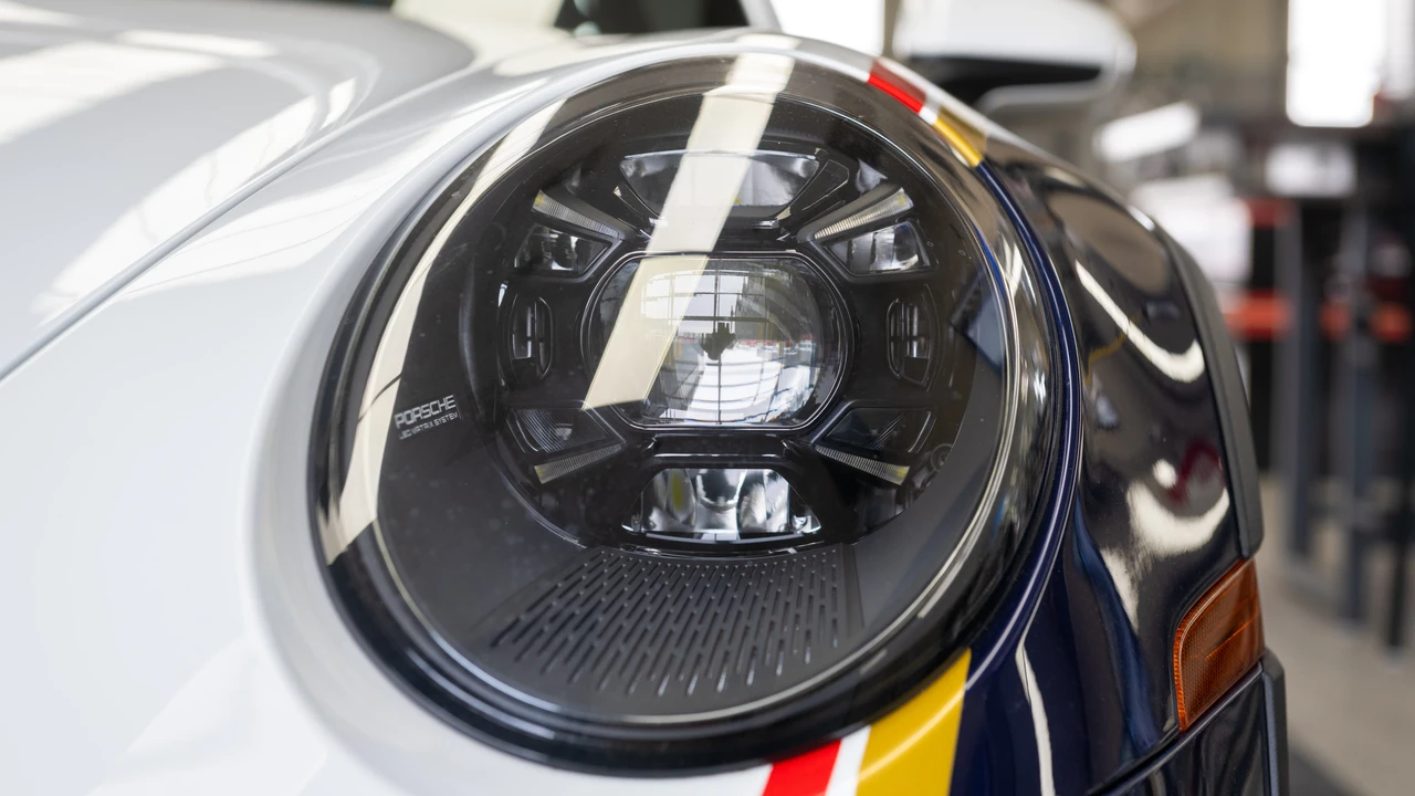 2023 Porsche 992 Dakar - Image 17 of 31
