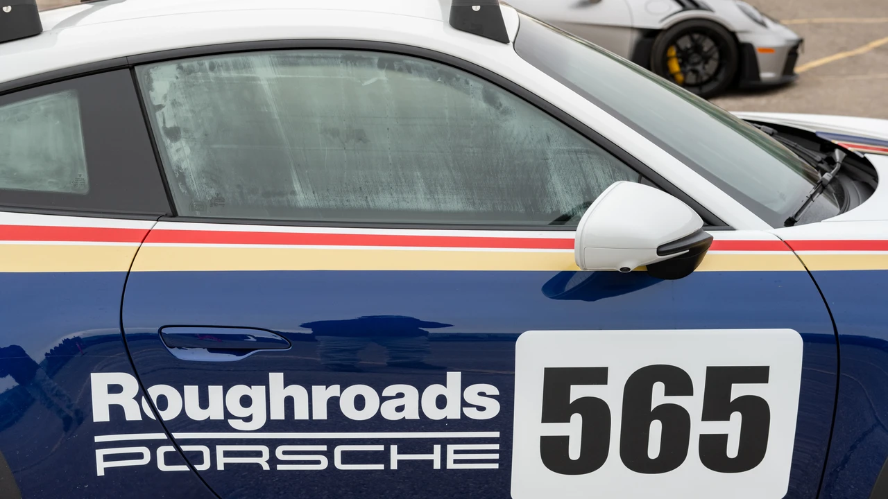2023 Porsche 992 Dakar - Image 12 of 31