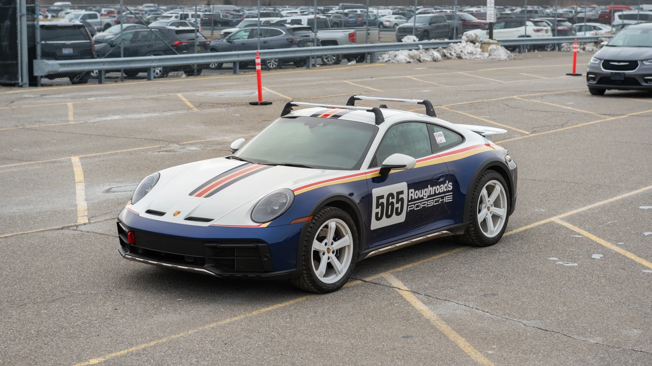 2023 Porsche 992 Dakar - Image 10 of 31