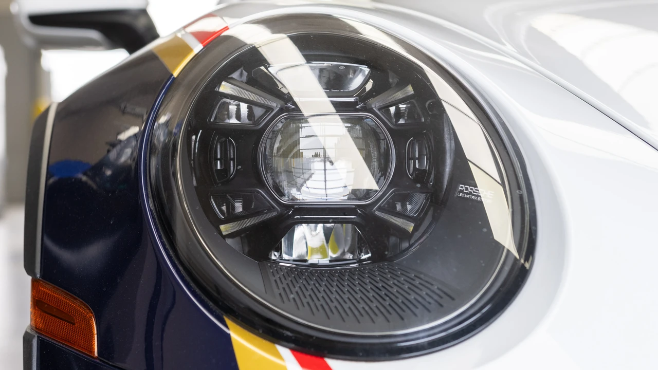 2023 Porsche 992 Dakar - Image 16 of 31
