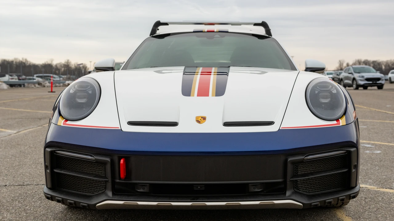 2023 Porsche 992 Dakar - Image 15 of 31