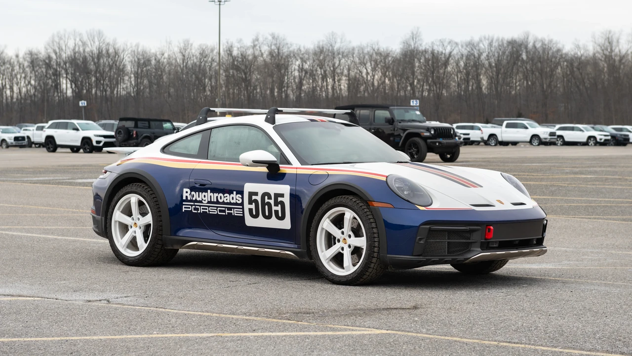 2023 Porsche 992 Dakar - Image 3 of 31