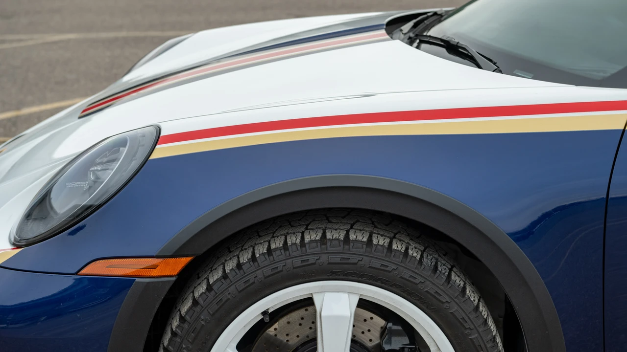 2023 Porsche 992 Dakar - Image 13 of 31