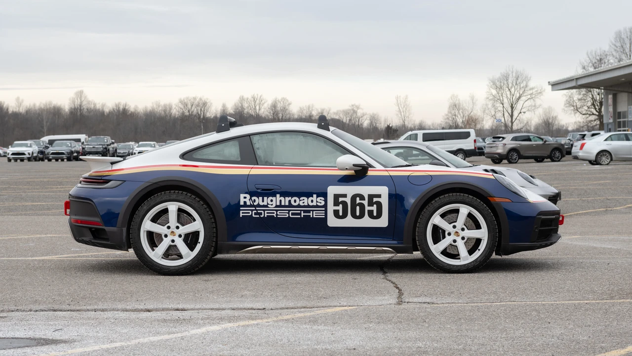 2023 Porsche 992 Dakar - Image 4 of 31