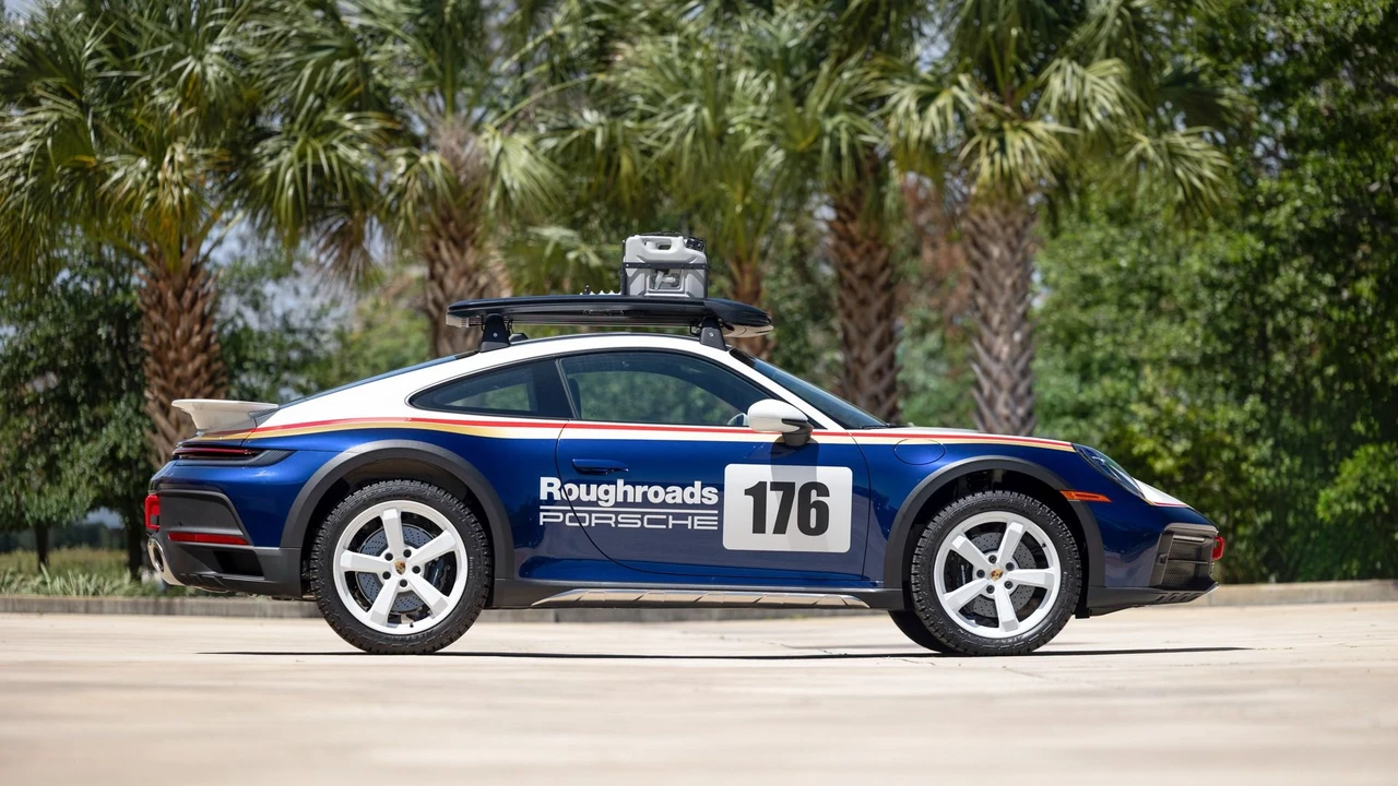2023 Porsche 992 Dakar - Image 12 of 31