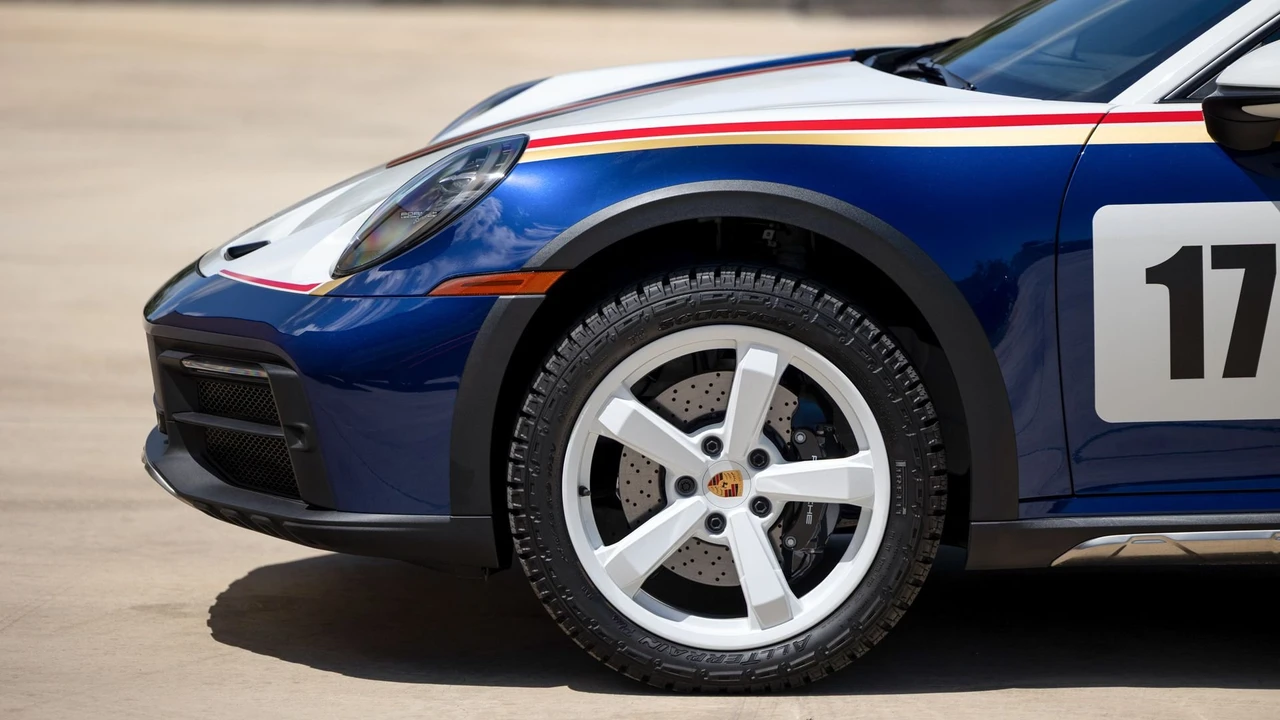 2023 Porsche 992 Dakar - Image 15 of 31