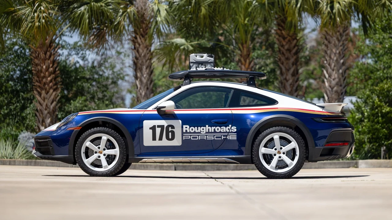 2023 Porsche 992 Dakar - Image 6 of 31
