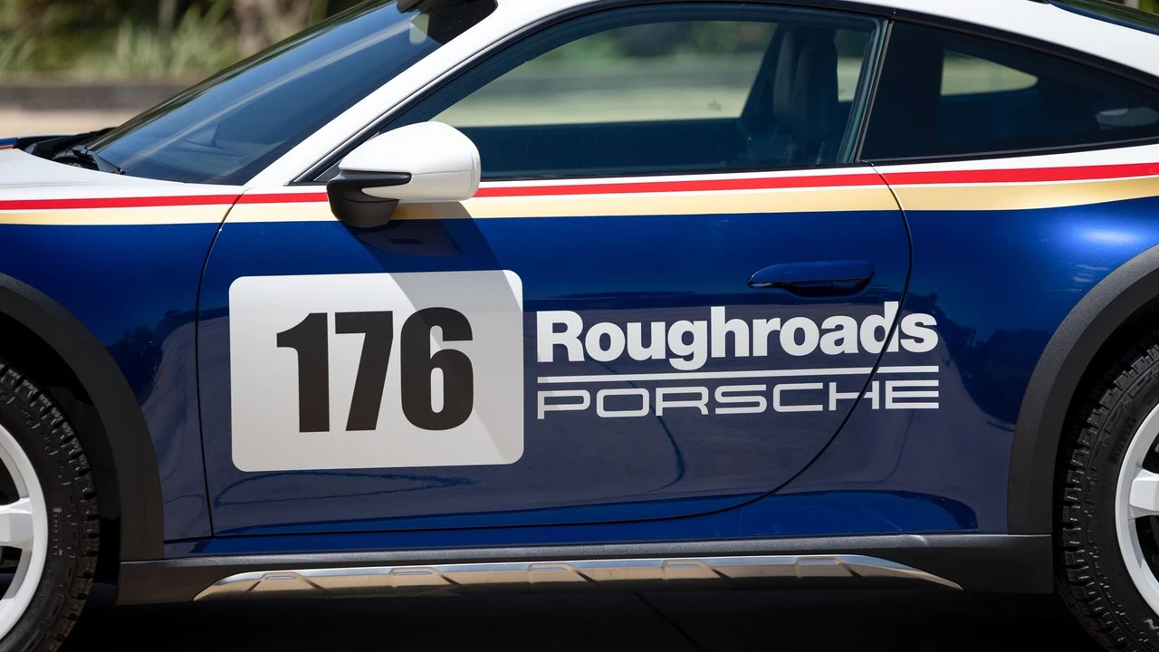 2023 Porsche 992 Dakar - Image 10 of 31