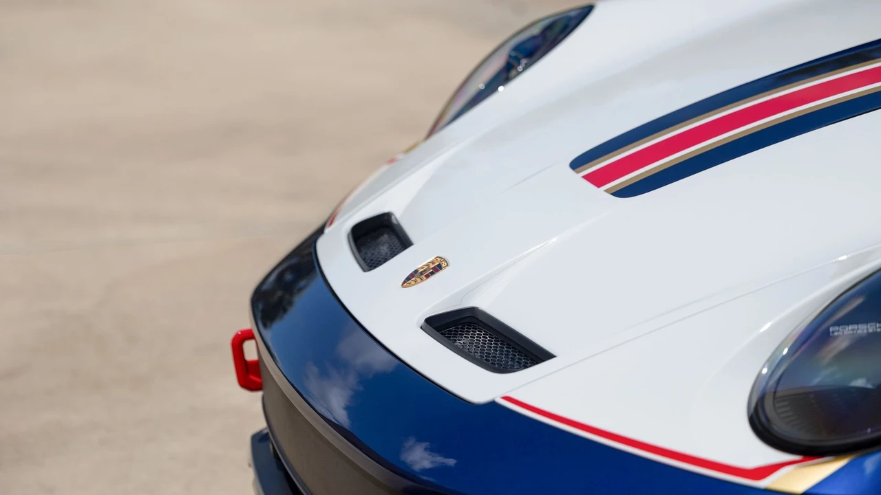 2023 Porsche 992 Dakar - Image 27 of 31