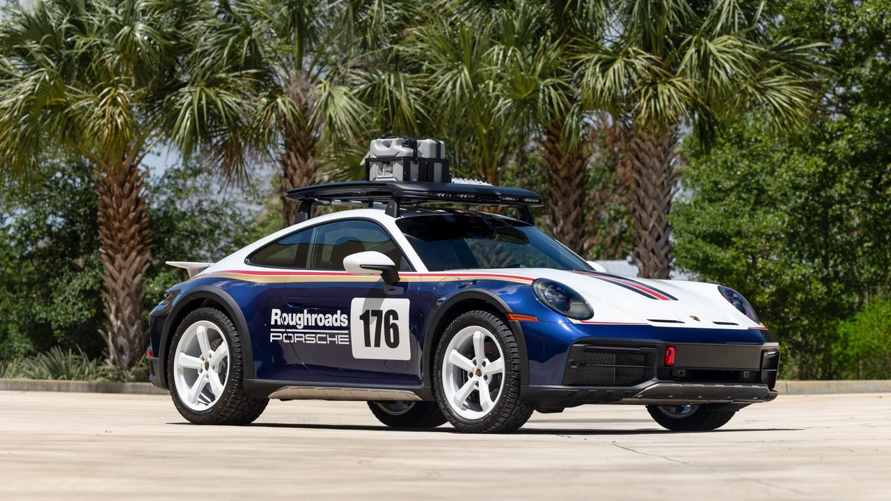 2023 Porsche 992 Dakar - Image 11 of 31