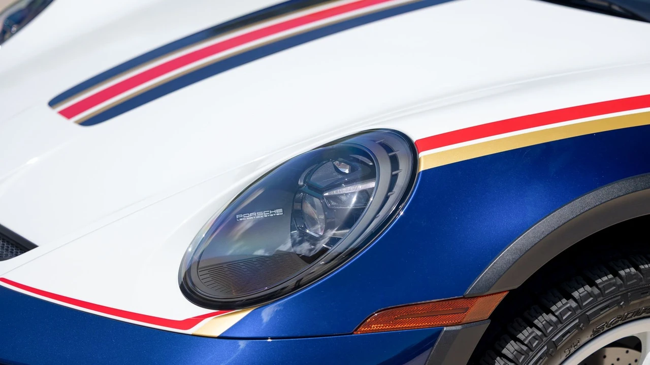 2023 Porsche 992 Dakar - Image 28 of 31