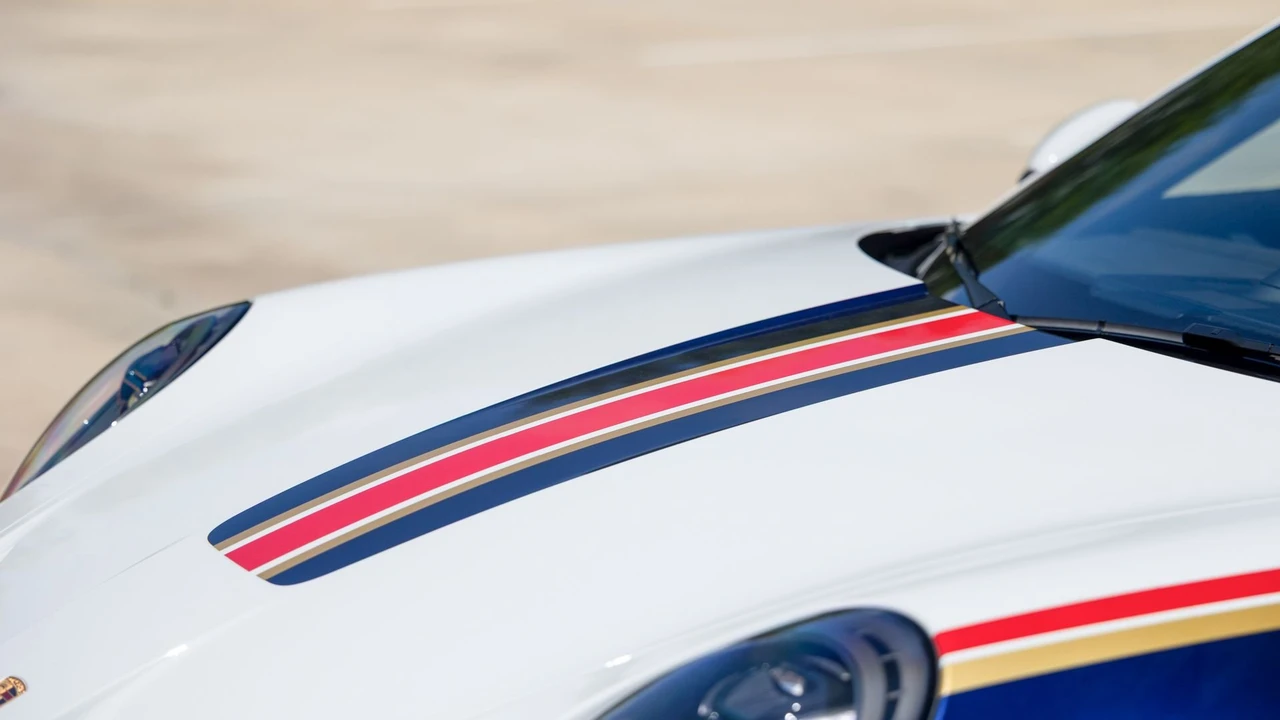 2023 Porsche 992 Dakar - Image 29 of 31