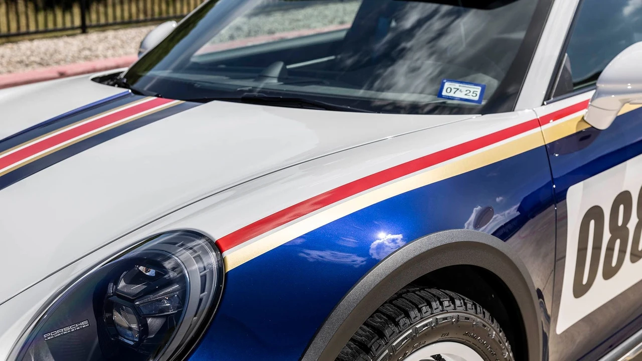 2023 Porsche 992 Dakar - Image 26 of 31