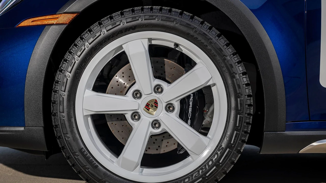 2023 Porsche 992 Dakar - Image 29 of 31