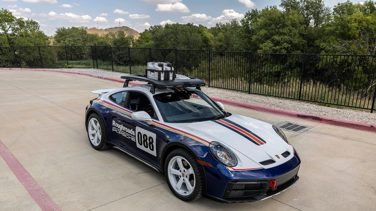2023 Porsche 992 Dakar - Image 15 of 31