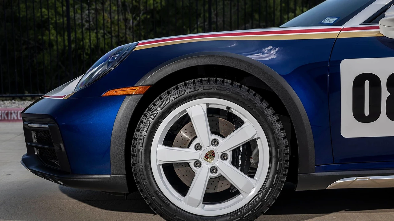2023 Porsche 992 Dakar - Image 28 of 31