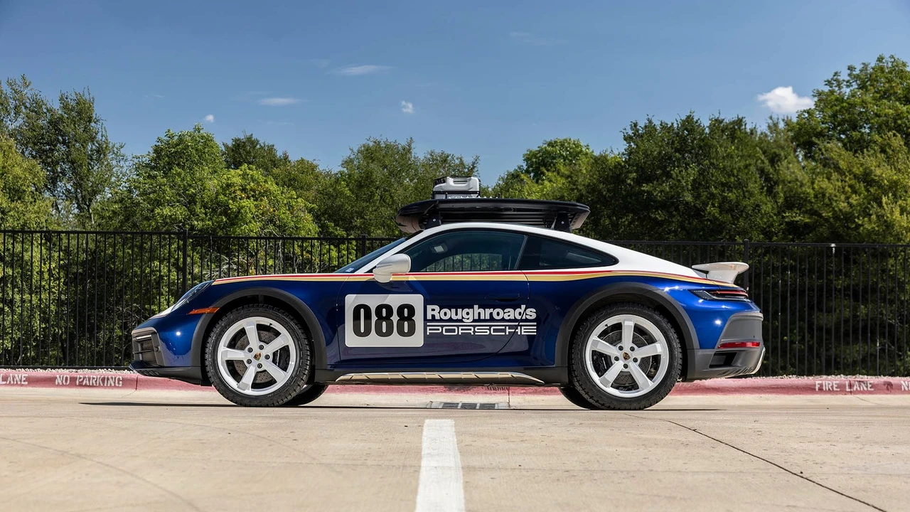 2023 Porsche 992 Dakar - Image 8 of 31