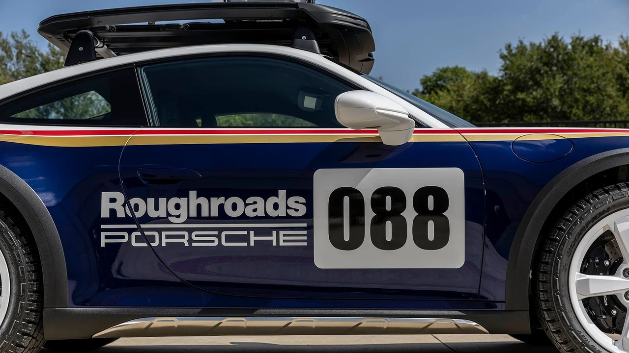 2023 Porsche 992 Dakar - Image 16 of 31