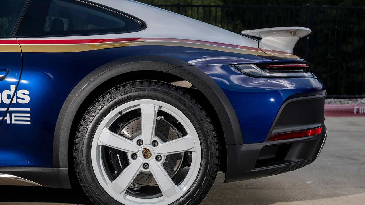 2023 Porsche 992 Dakar - Image 24 of 31