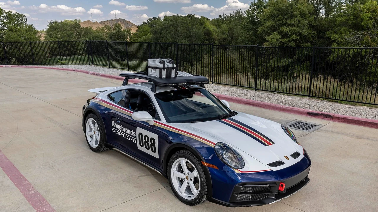 2023 Porsche 992 Dakar - Image 10 of 31