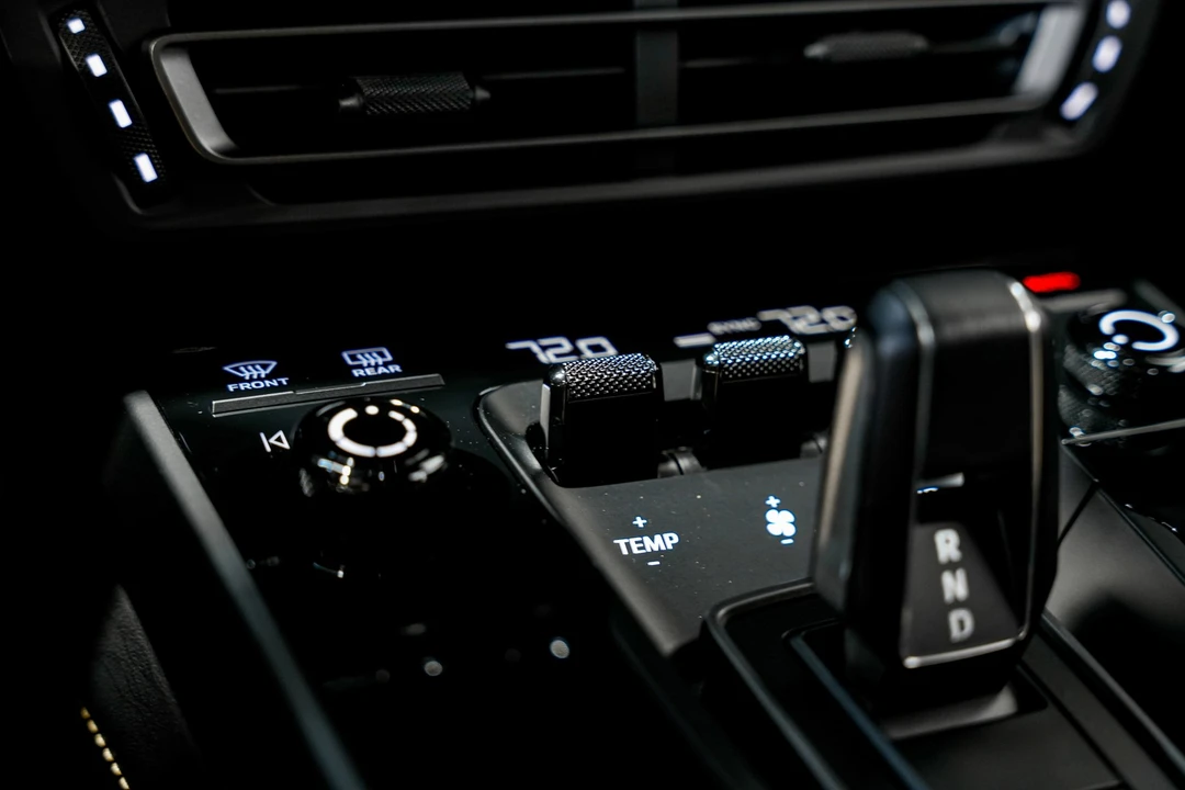 2023 Porsche 992 Dakar - Image 18 of 21