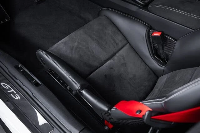 2023 Porsche 992 GT3 - Image 17 of 31