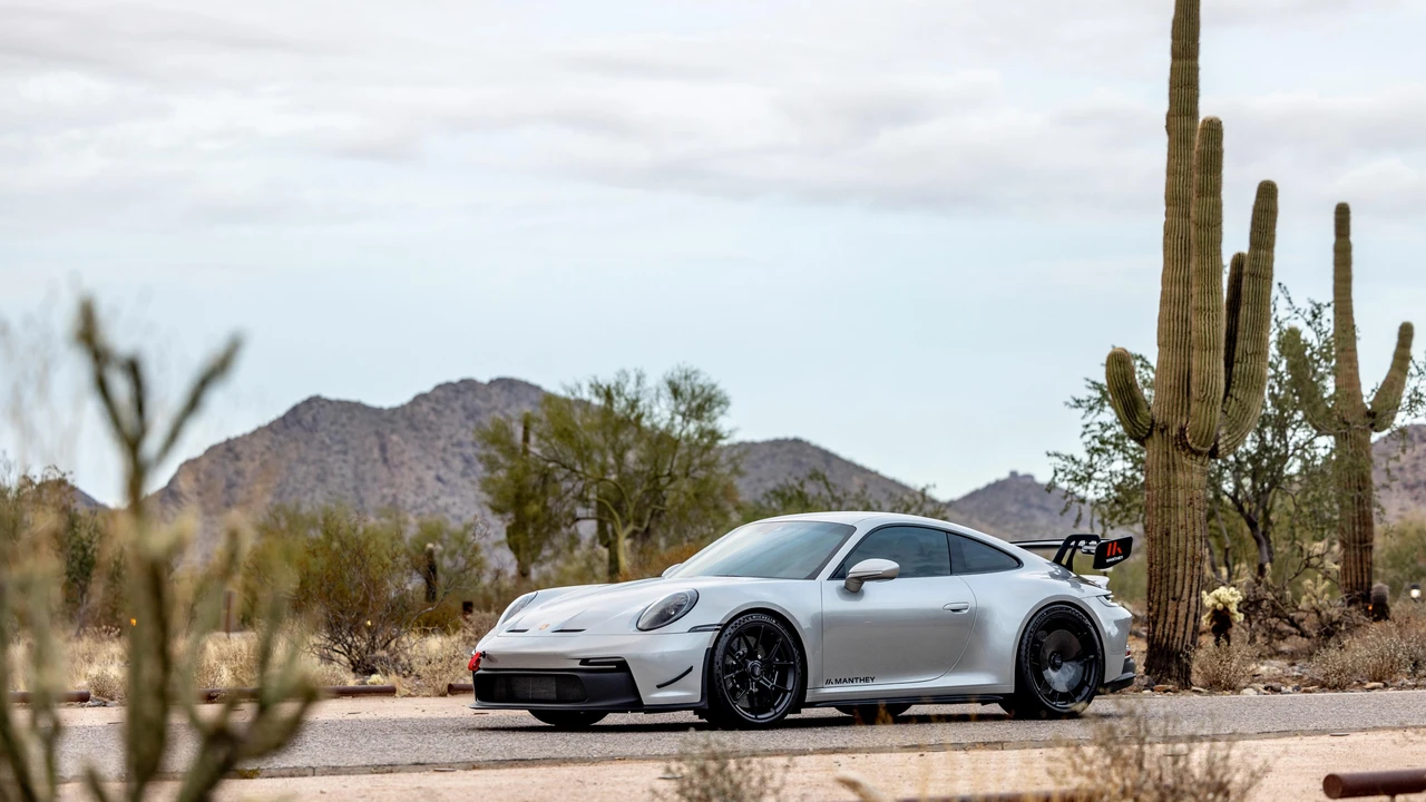 2023 Porsche 992 GT3 - Image 14 of 31