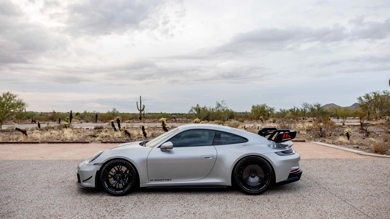 2023 Porsche 992 GT3 - Image 17 of 31