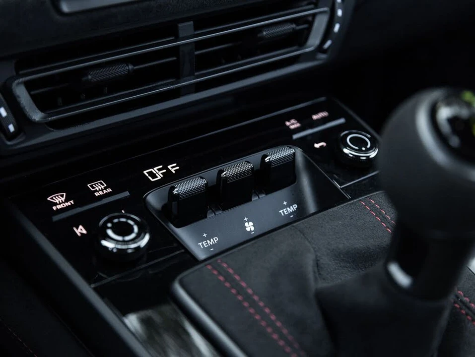 2023 Porsche 992 GT3 RS - Image 27 of 31