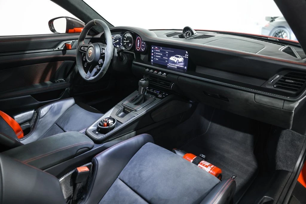 2023 Porsche - Image 25 of 31
