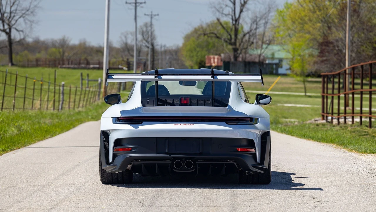 2023 Porsche 992 GT3 RS - Image 24 of 31