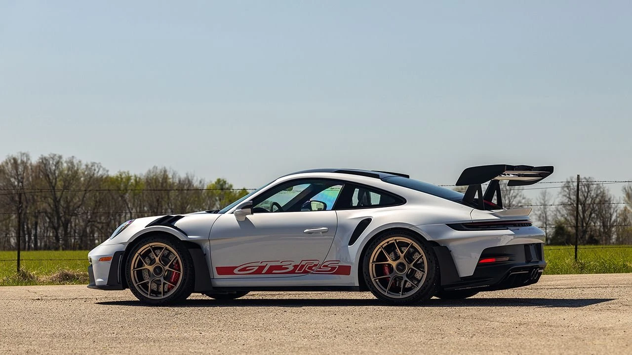 2023 Porsche 992 GT3 RS - Image 19 of 31