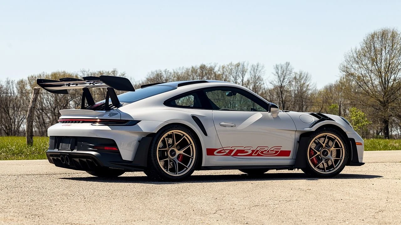 2023 Porsche 992 GT3 RS - Image 17 of 31