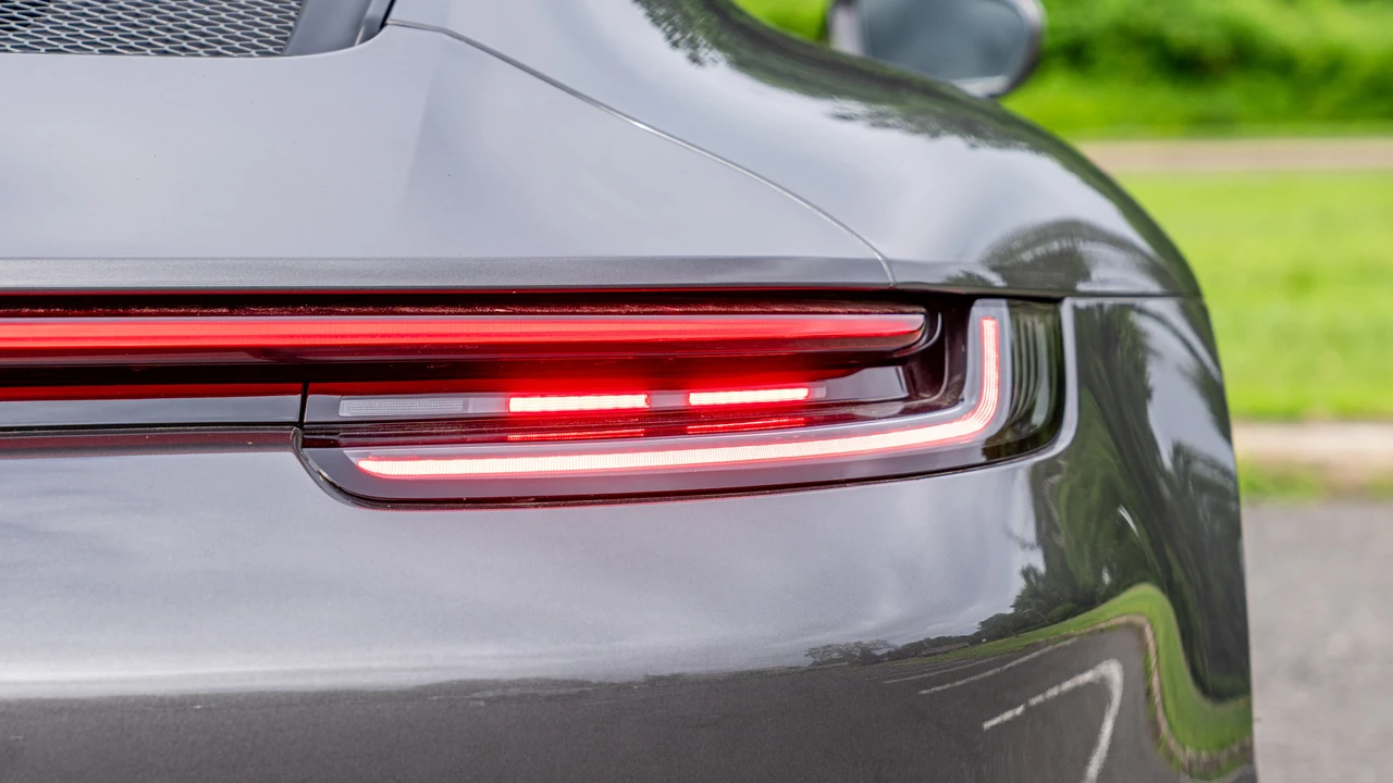 2023 Porsche 992 GT3 Touring - Image 18 of 31