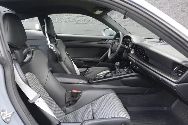 2023 Porsche 992 GT3 Touring - Image 27 of 31