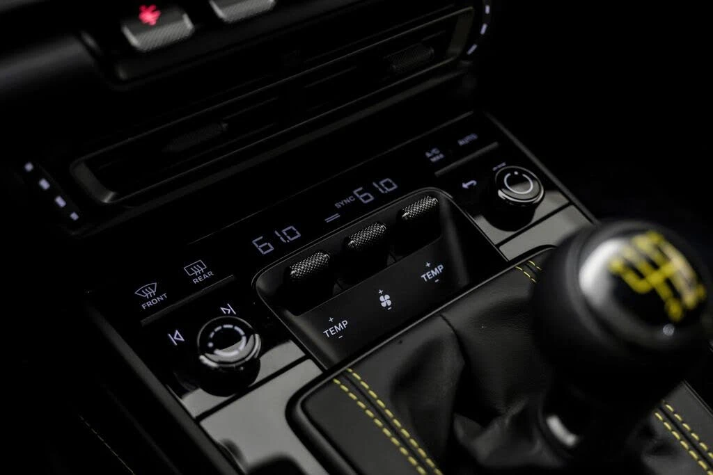 2023 Porsche 992 GT3 Touring - Image 28 of 31