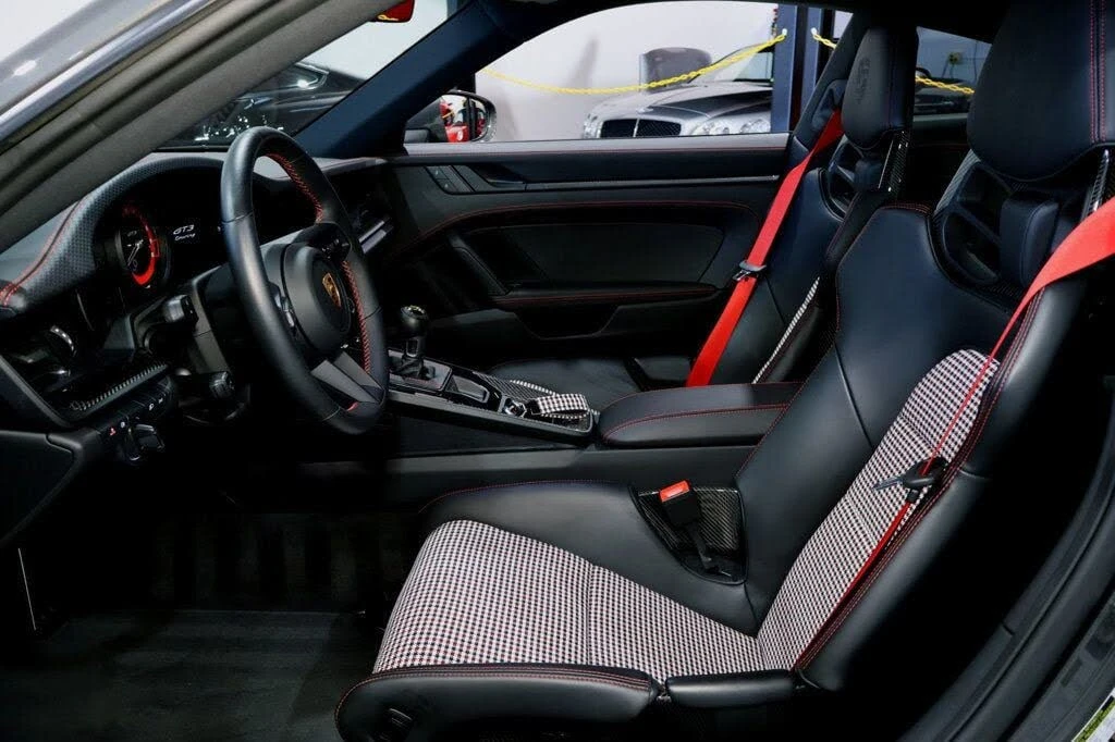 2023 Porsche 992 GT3 Touring - Image 26 of 31