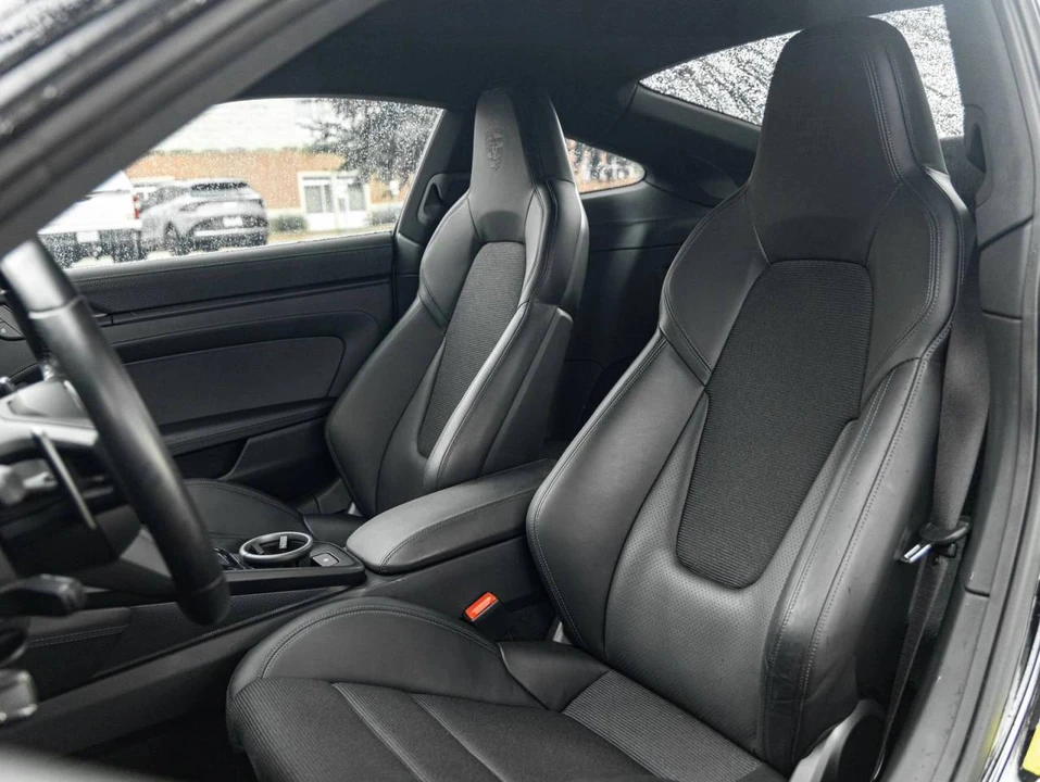2023 Porsche 992 GT3 Touring - Image 4 of 5