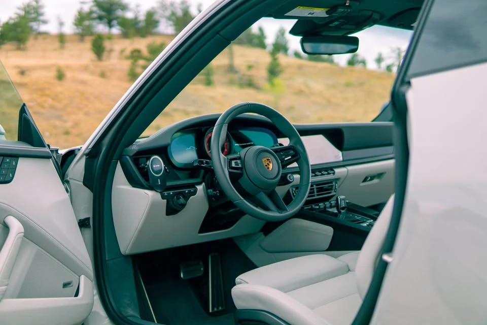 2023 Porsche 992 Carrera - Image 5 of 7