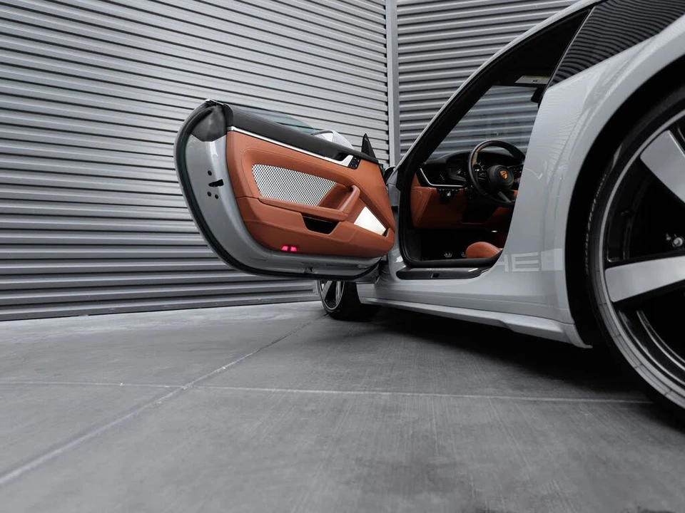 2023 Porsche 992 Sport Classic - Image 15 of 31